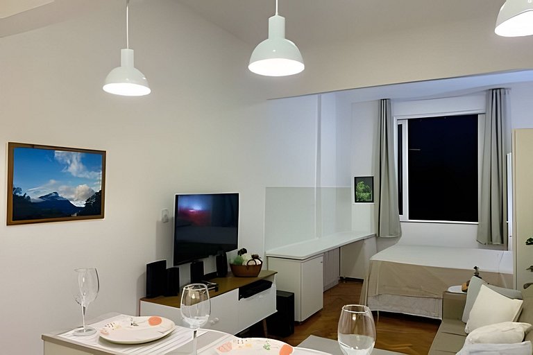 Loft Inteiro Copacabana Decorado 2 quadras da praia