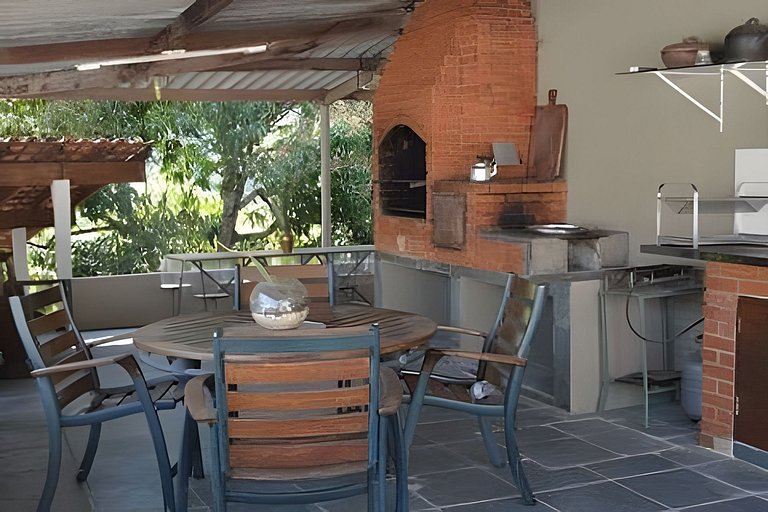 Sitio Agradável com Lago e Piscina Guararema!