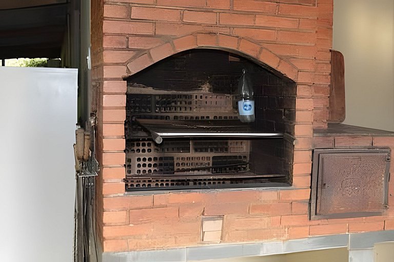 Sitio Agradável com Lago e Piscina Guararema!