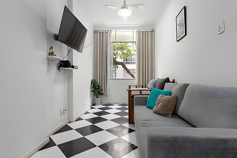 50 Metros da Praia de Copacabana! Entre Ipanema