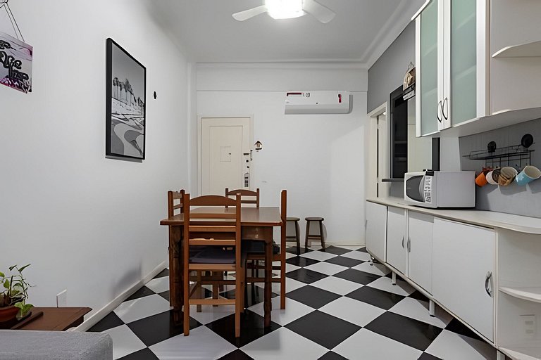 50 Metros da Praia de Copacabana! Entre Ipanema