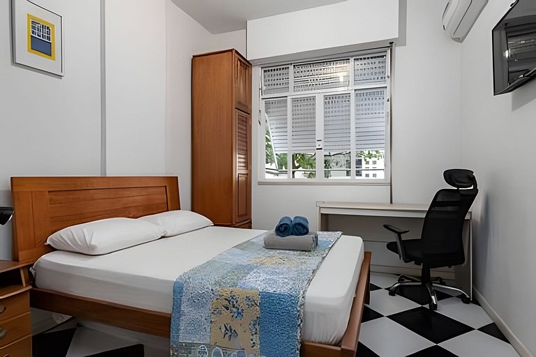 50 Metros da Praia de Copacabana! Entre Ipanema