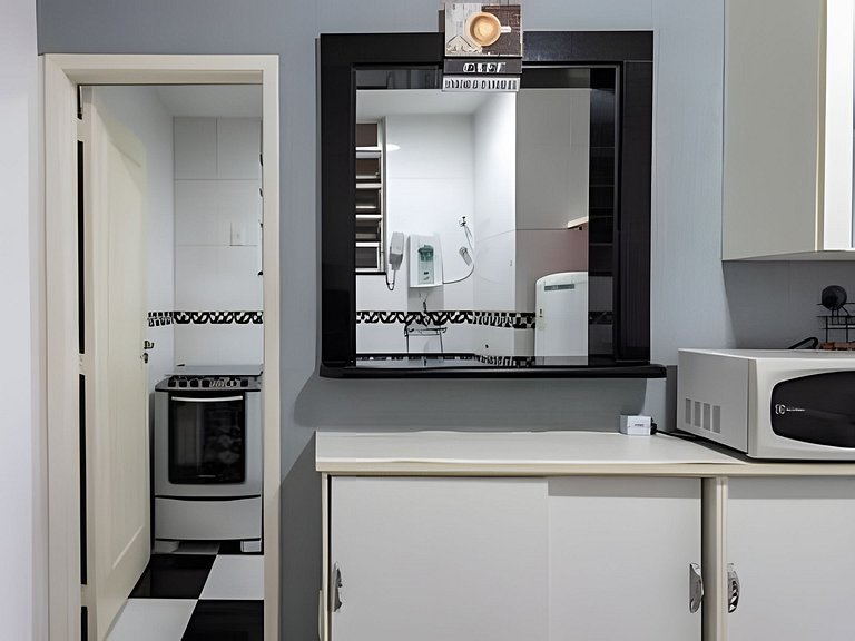 50 Metros da Praia de Copacabana! Entre Ipanema