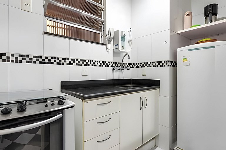 50 Metros da Praia de Copacabana! Entre Ipanema