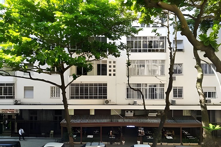 50 Metros da Praia de Copacabana! Entre Ipanema