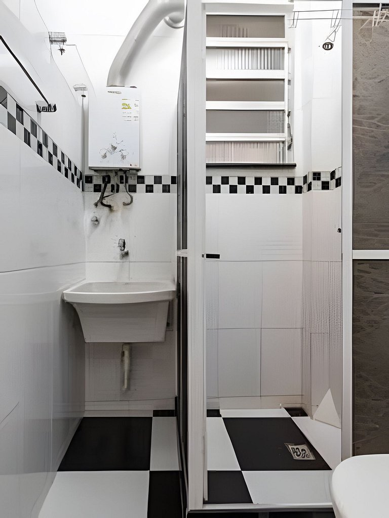 50 Metros da Praia de Copacabana! Entre Ipanema