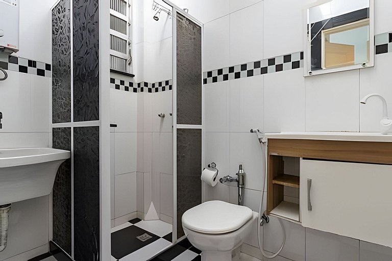 50 Metros da Praia de Copacabana! Entre Ipanema